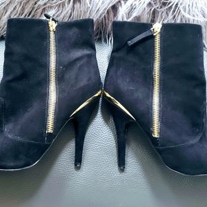 GUESS Sz 8.5 SUEDE BOOTIES